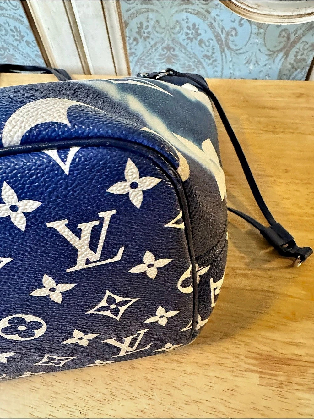 Louis Vuitton Neverfull MM By The Pool Blue & White Tote - Picture 8 of 10